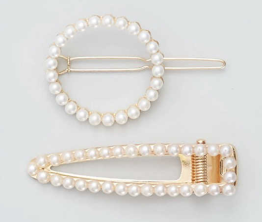 Deux types de barrettes à perles